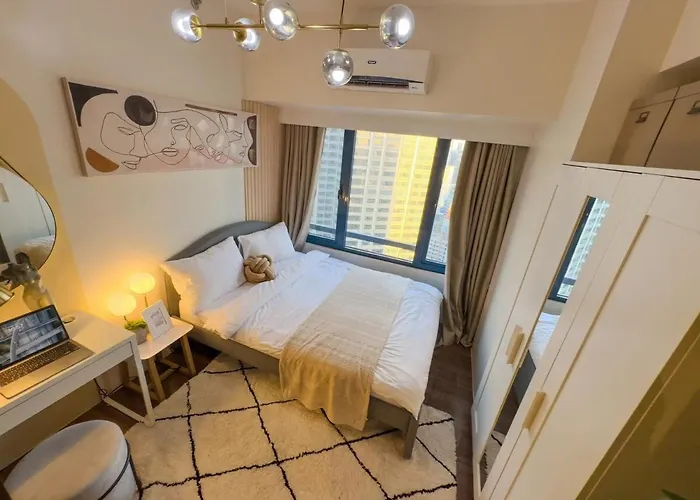 Apartment 1br Makati, Air Residences M010 *