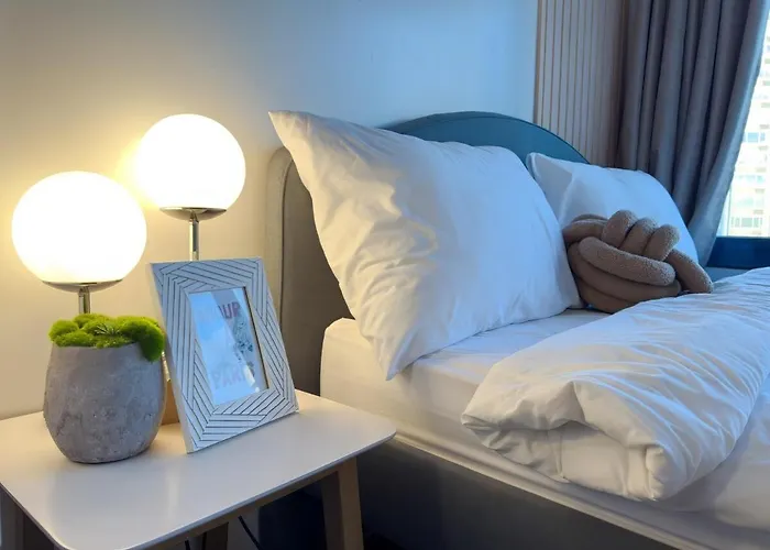 1br Makati, Air Residences M010 *